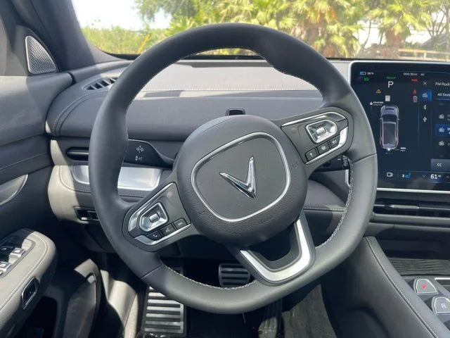 2024 VinFast VF 9 PLUS - Photo 8