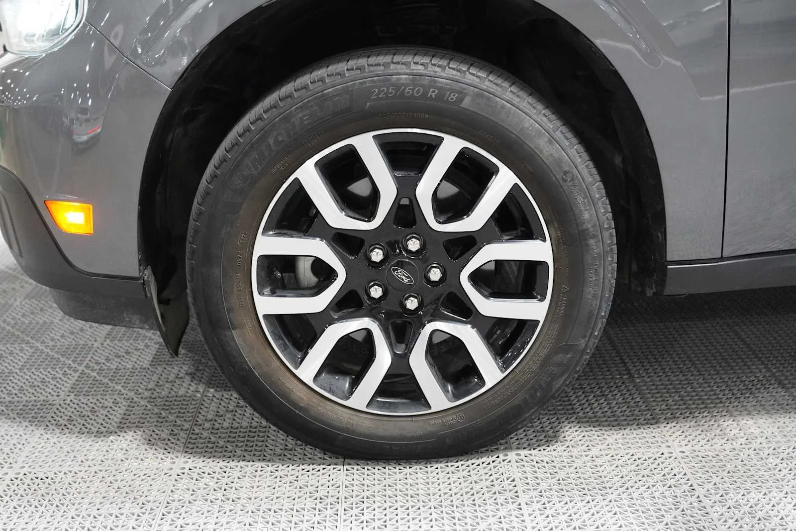Used 2023 Carbonized Gray Metallic Ford Lariat image 8