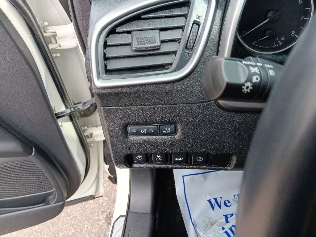 Used 2020 Pearl White Tricoat Nissan Platinum image 17