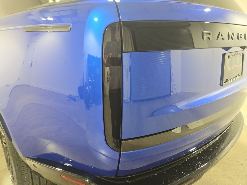 New 2026 Velocity Blue Land Rover SE image 26