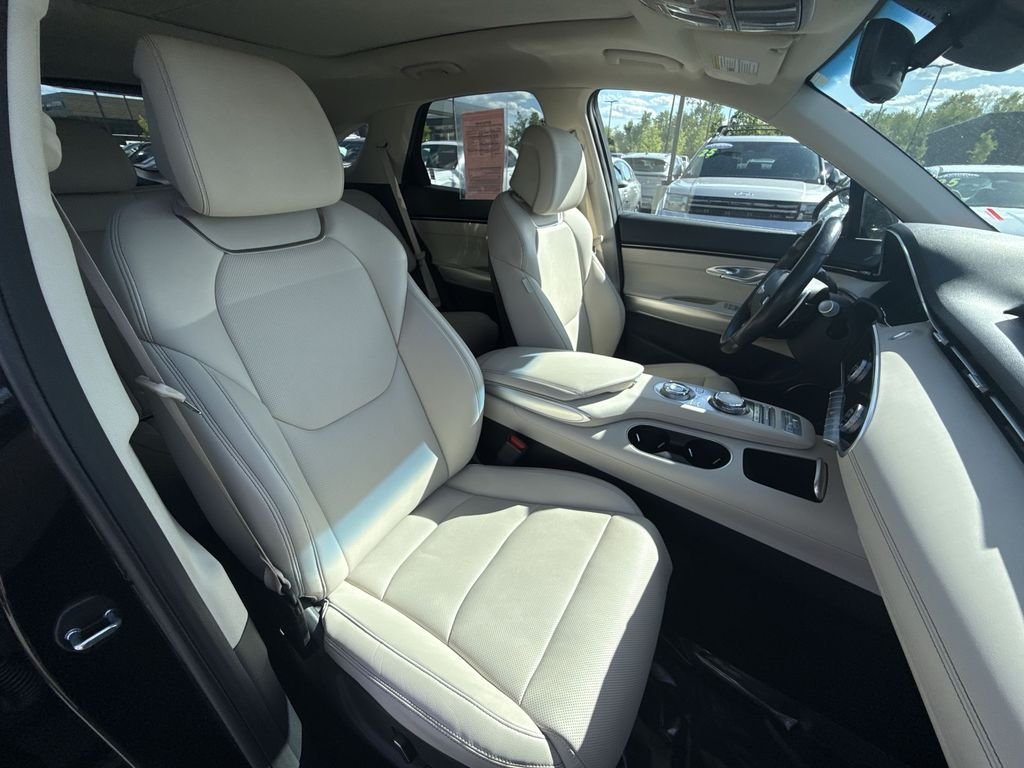 Used 2023 Black Genesis 2.5T image 24