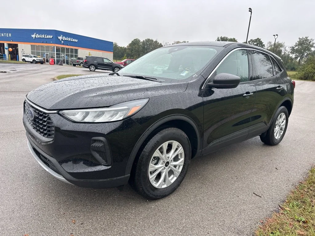 Used 2024 Black Metallic Ford Active image 3