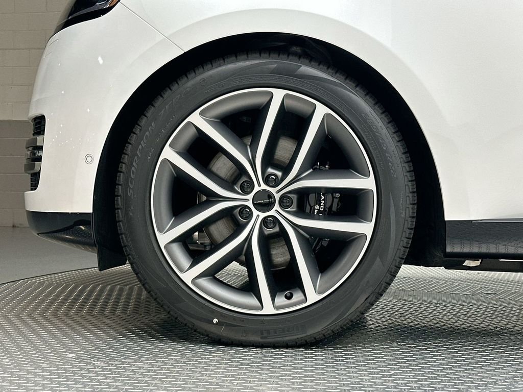 New 2026 Ostuni Pearl White Land Rover SE image 5