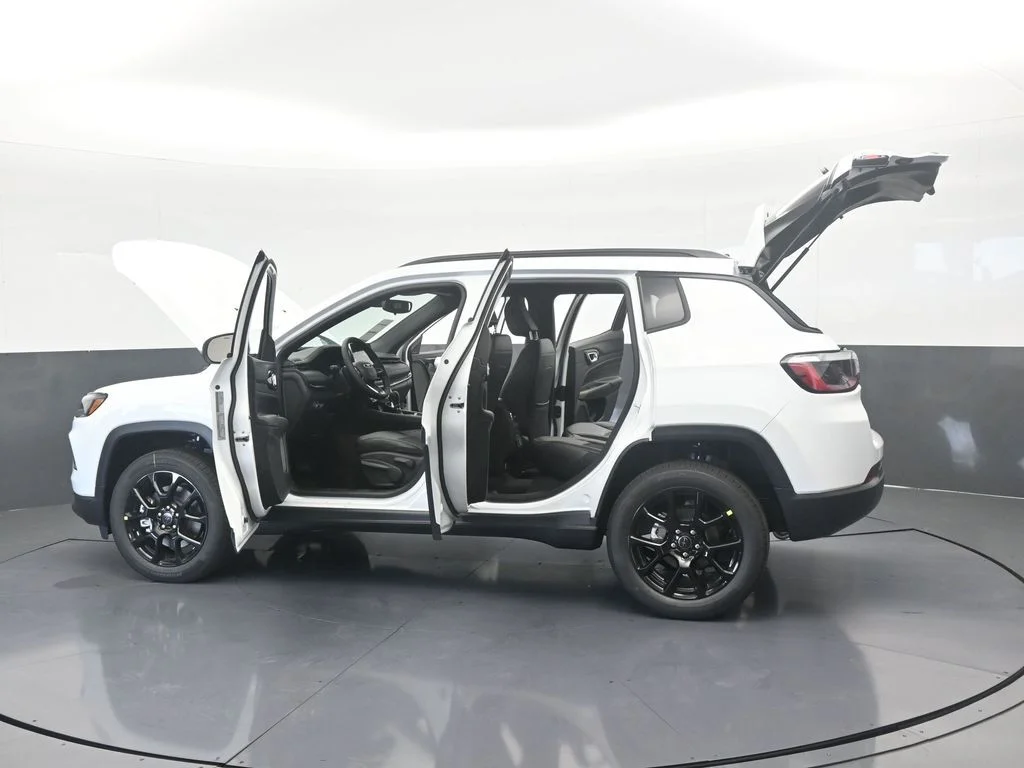 New 2026 Bright White Clear-Coat Exterior Paint Jeep Latitude image 66