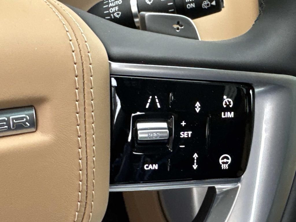 New 2026 Icy White Land Rover SE image 28
