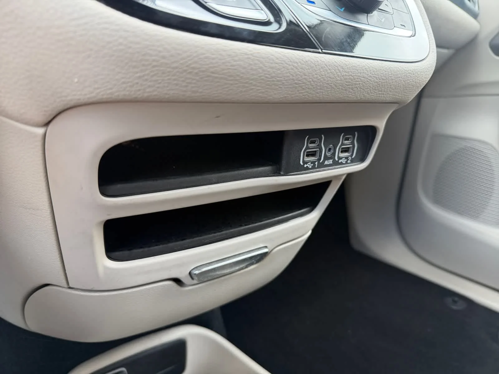 Used 2024 Fathom Blue Pearlcoat Chrysler Hybrid Select image 30