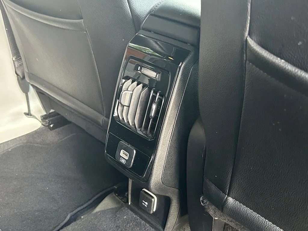 Used 2024 White/off-white Jeep Limited image 29