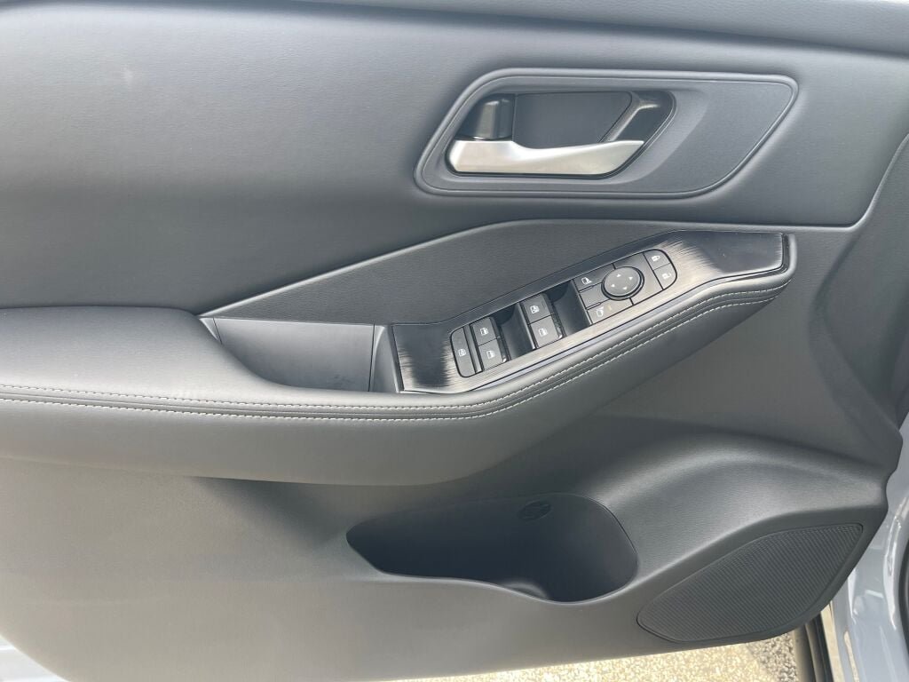 New 2026 Boulder Gray Pearl Nissan SV image 7