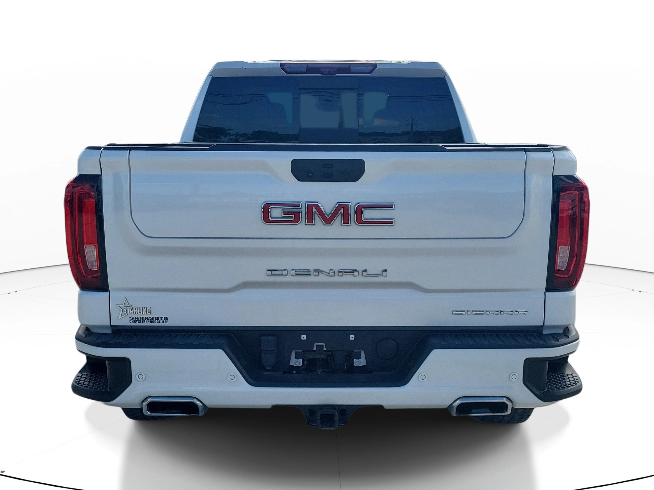 Used 2024 White Frost Tricoat GMC Denali image 5