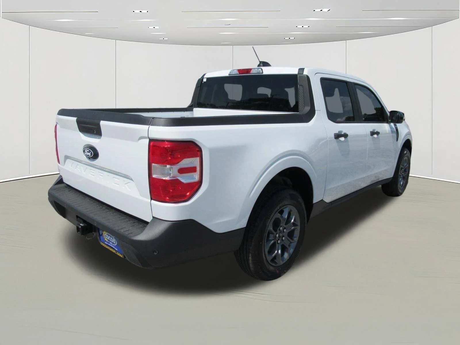 New 2026 Oxford White Ford XLT image 7