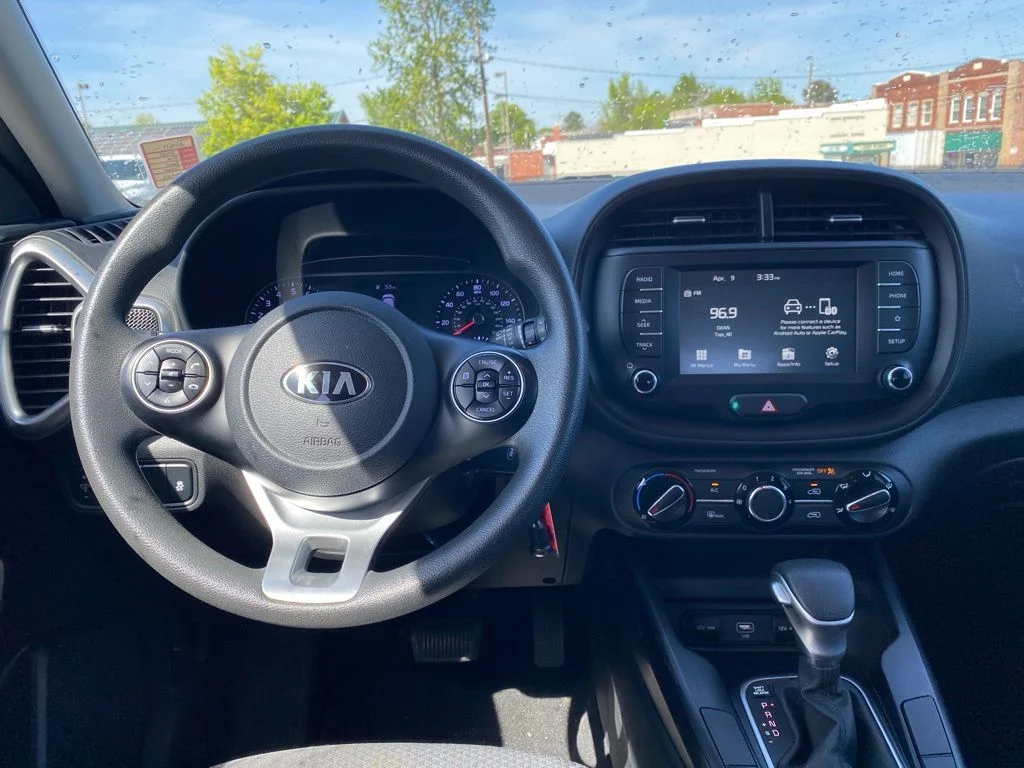 2021 Kia Soul LX - Photo 14
