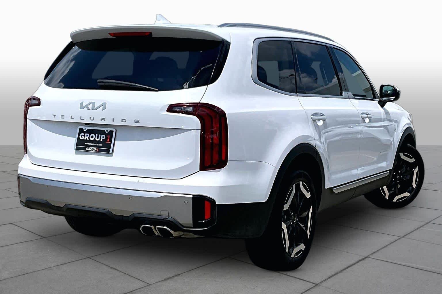 Used 2025 Glacial White Pearl Kia S image 11