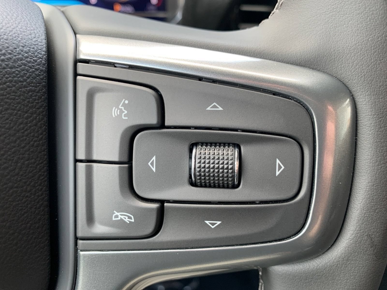 New 2026 Summit White Chevrolet LT (2FL) with Convenience Package - Trailering Package image 32