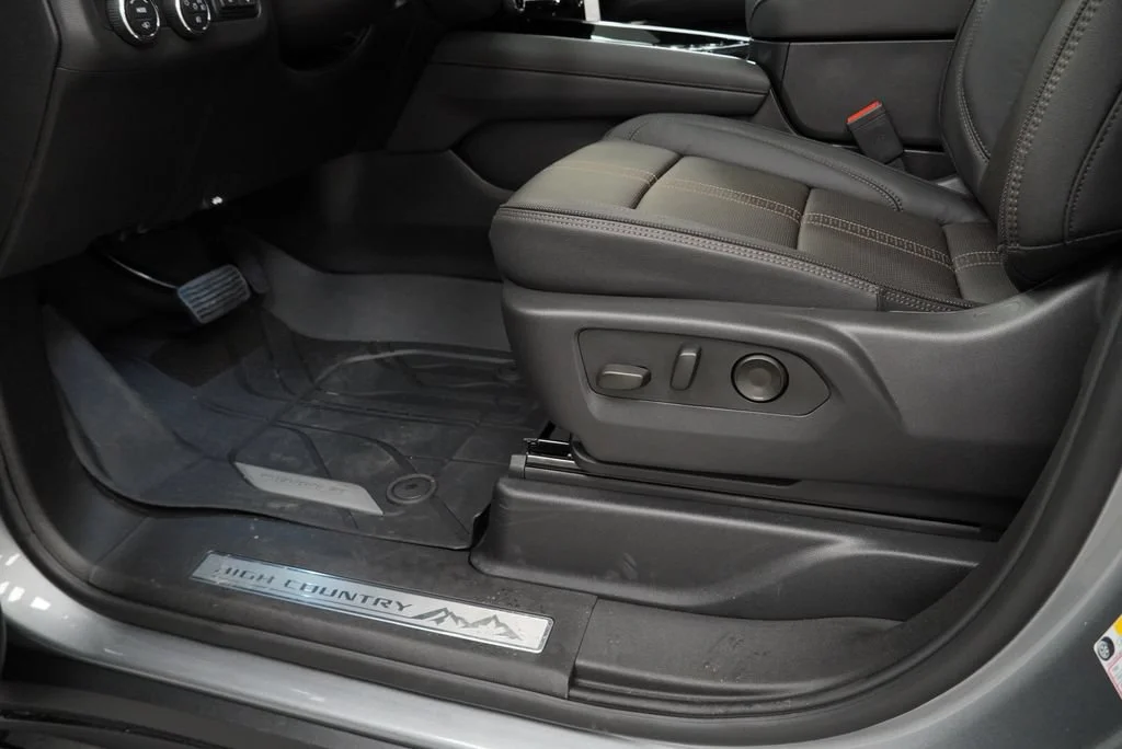 New 2026 Sterling Gray Metallic Chevrolet High Country image 25