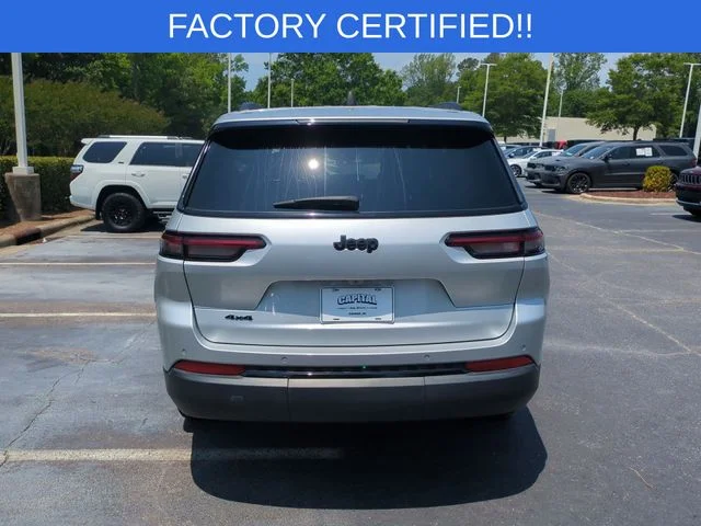 Used 2023 Silver Jeep Altitude image 4