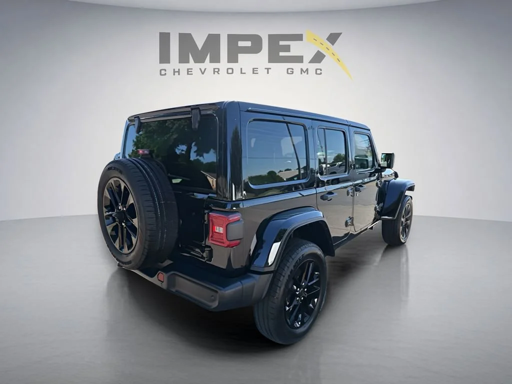 Used 2025 Black Jeep Sahara image 5