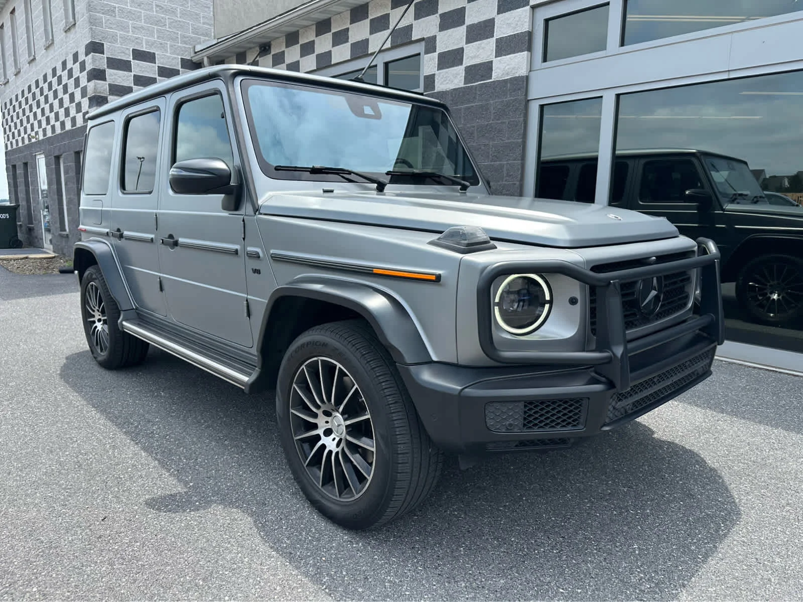 Used 2022 MANUFAKTUR Platinum Magno Mercedes-Benz G 550 image 2