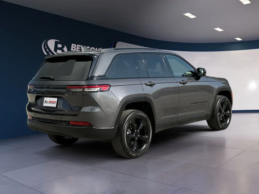 Used 2023 Gray Jeep Altitude X image 5