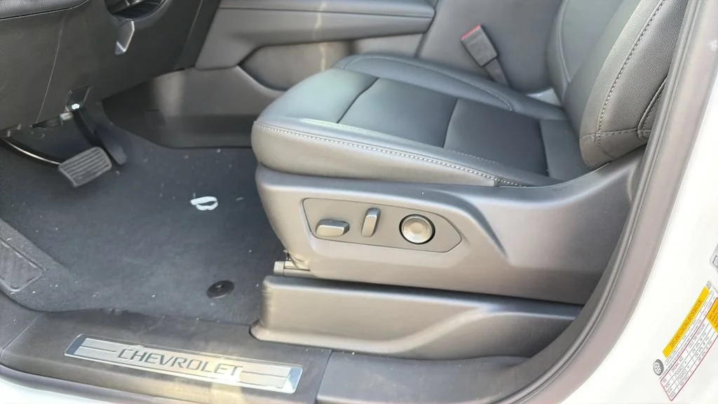New 2026 Summit White Chevrolet LT image 18