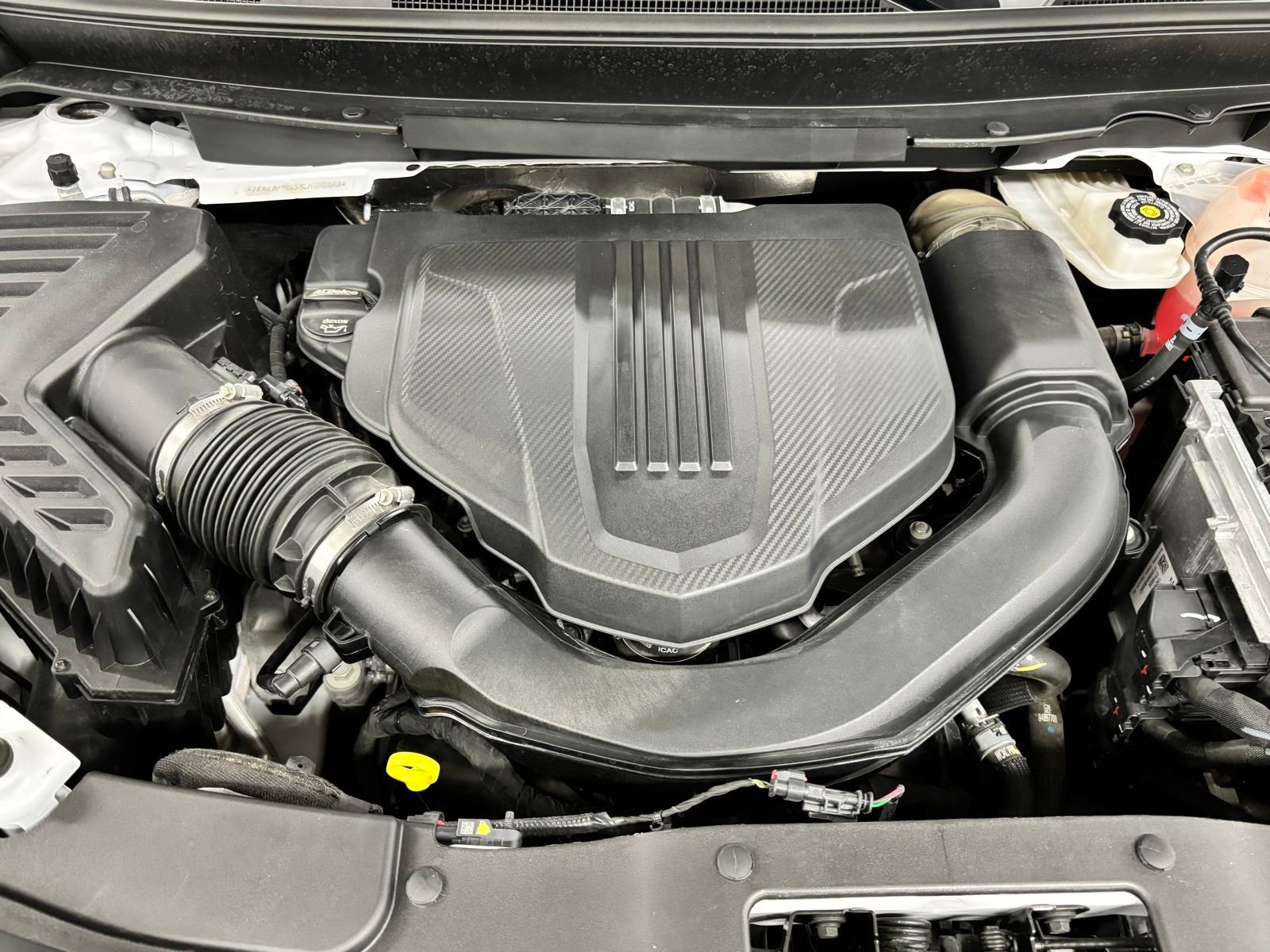 Used 2025 White GMC AT4 image 25