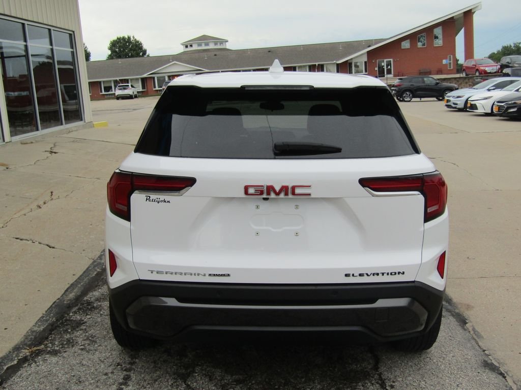 Used 2025 White GMC Elevation image 4