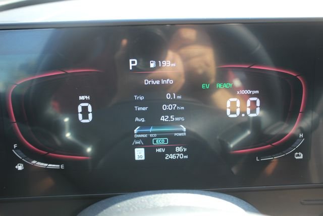 Used 2024 White Kia X-Line image 17