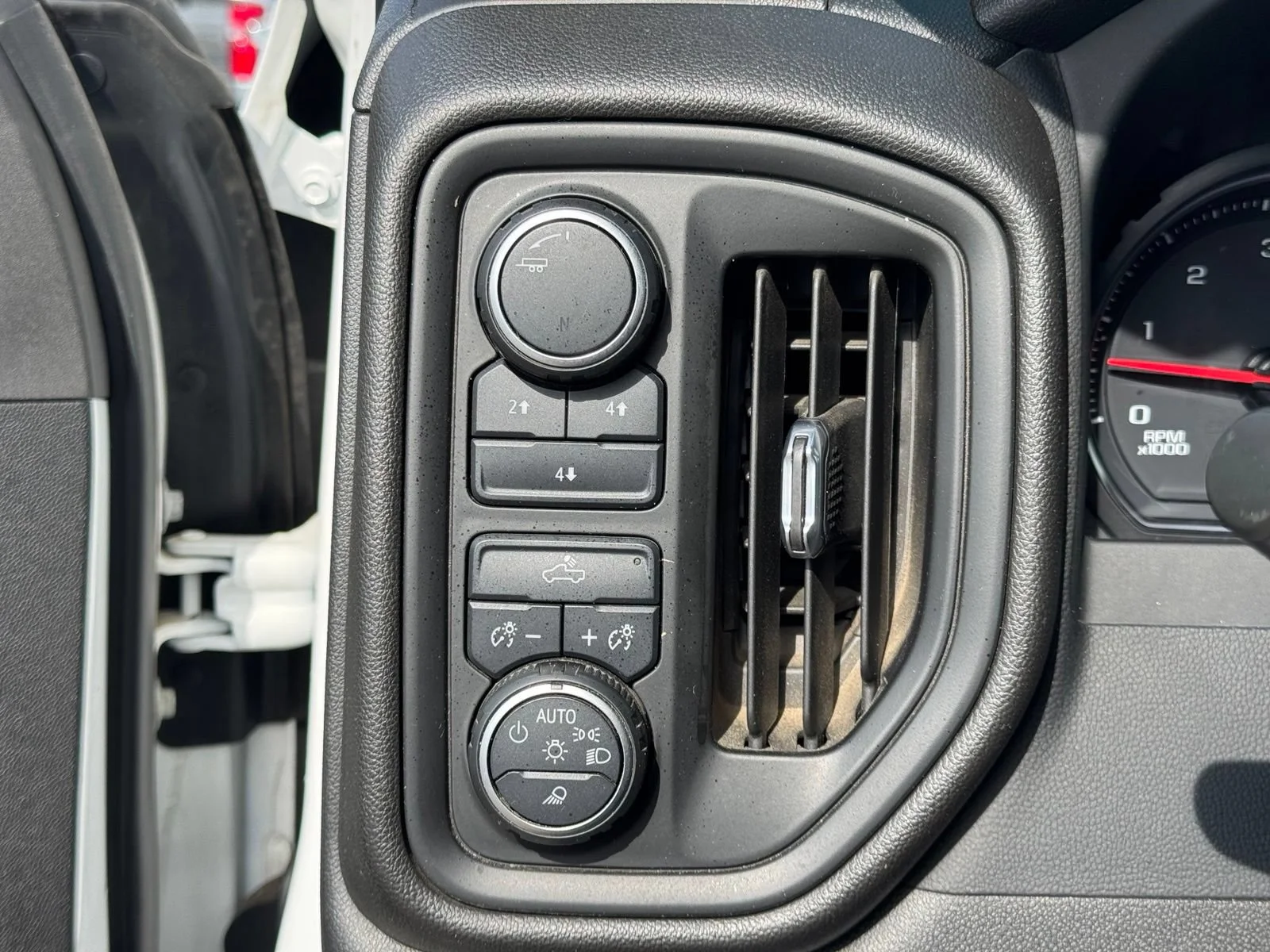 2023 Chevrolet Silverado 2500HD Custom - Photo 9