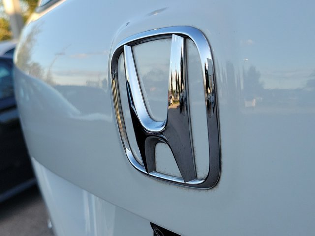 Used 2018 White Diamond Pearl Honda Touring image 8