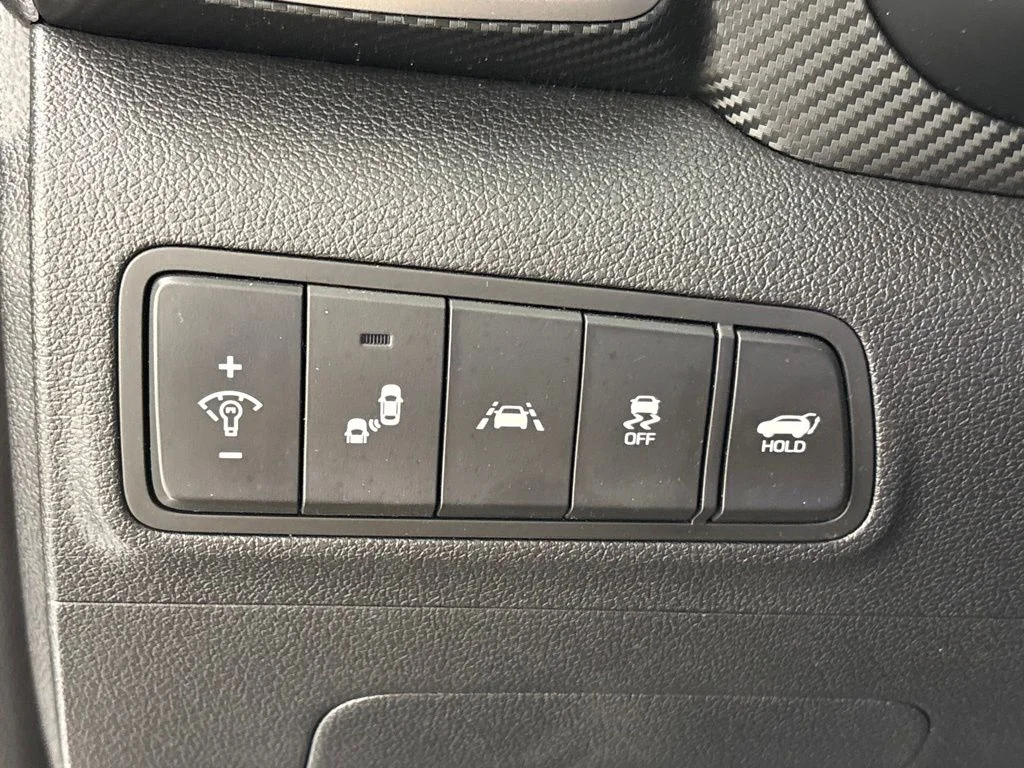 Used 2019 Red Hyundai Night image 32