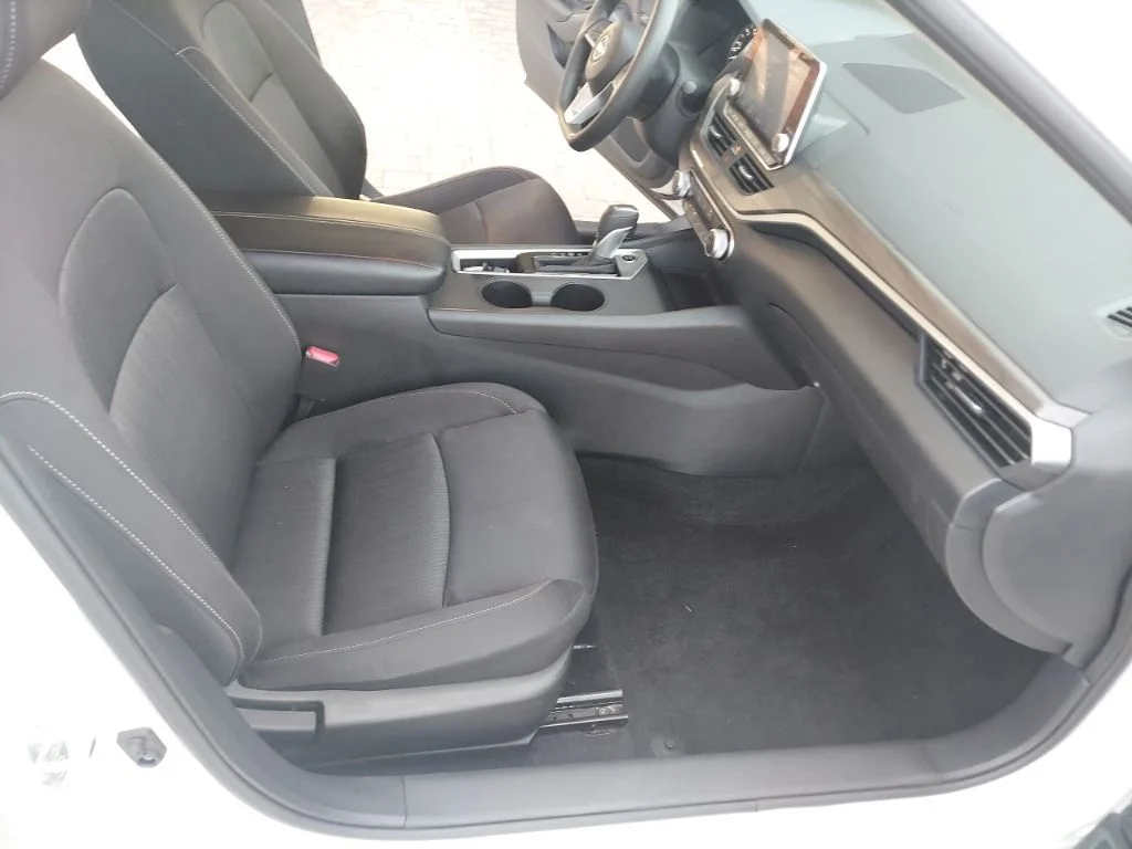 Used 2025 White Nissan 2.5 SV image 30