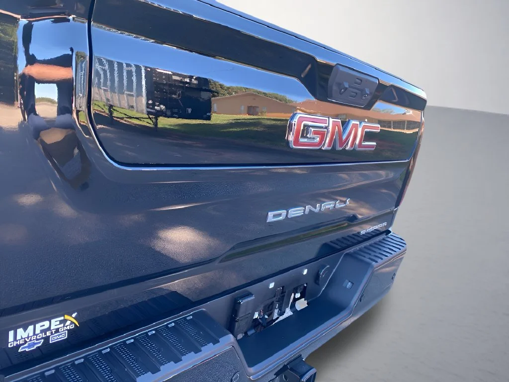 Used 2025 Onyx Black GMC Denali image 47