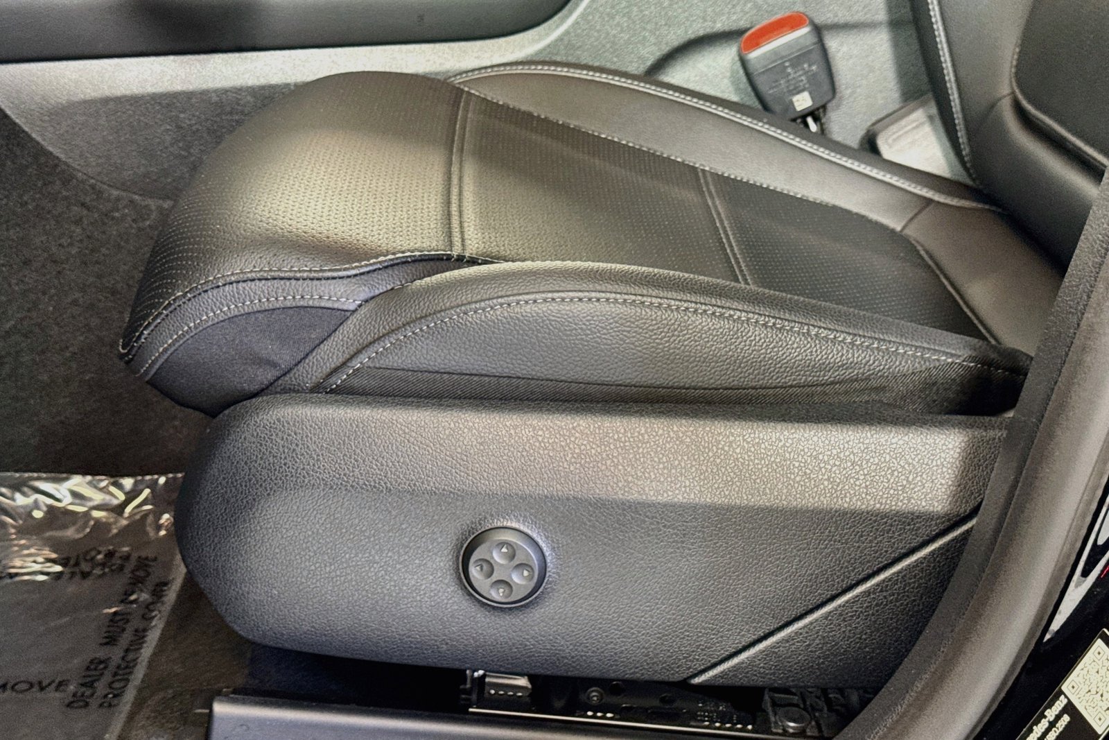 Certified Used 2026 Black Mercedes-Benz GLC 300 image 18