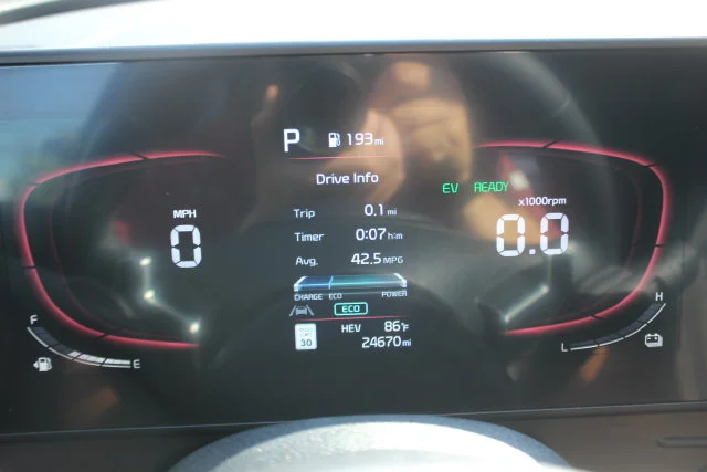 Used 2024 White Kia X-Line image 17