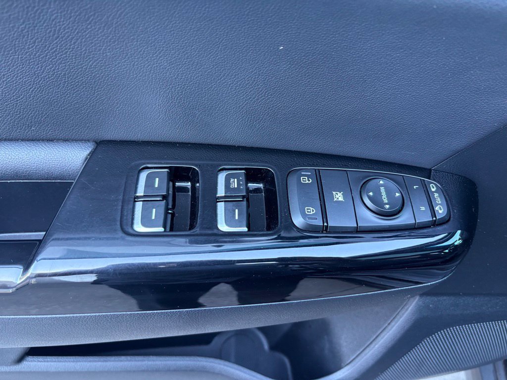 Used 2022 Black Cherry Kia EX image 15
