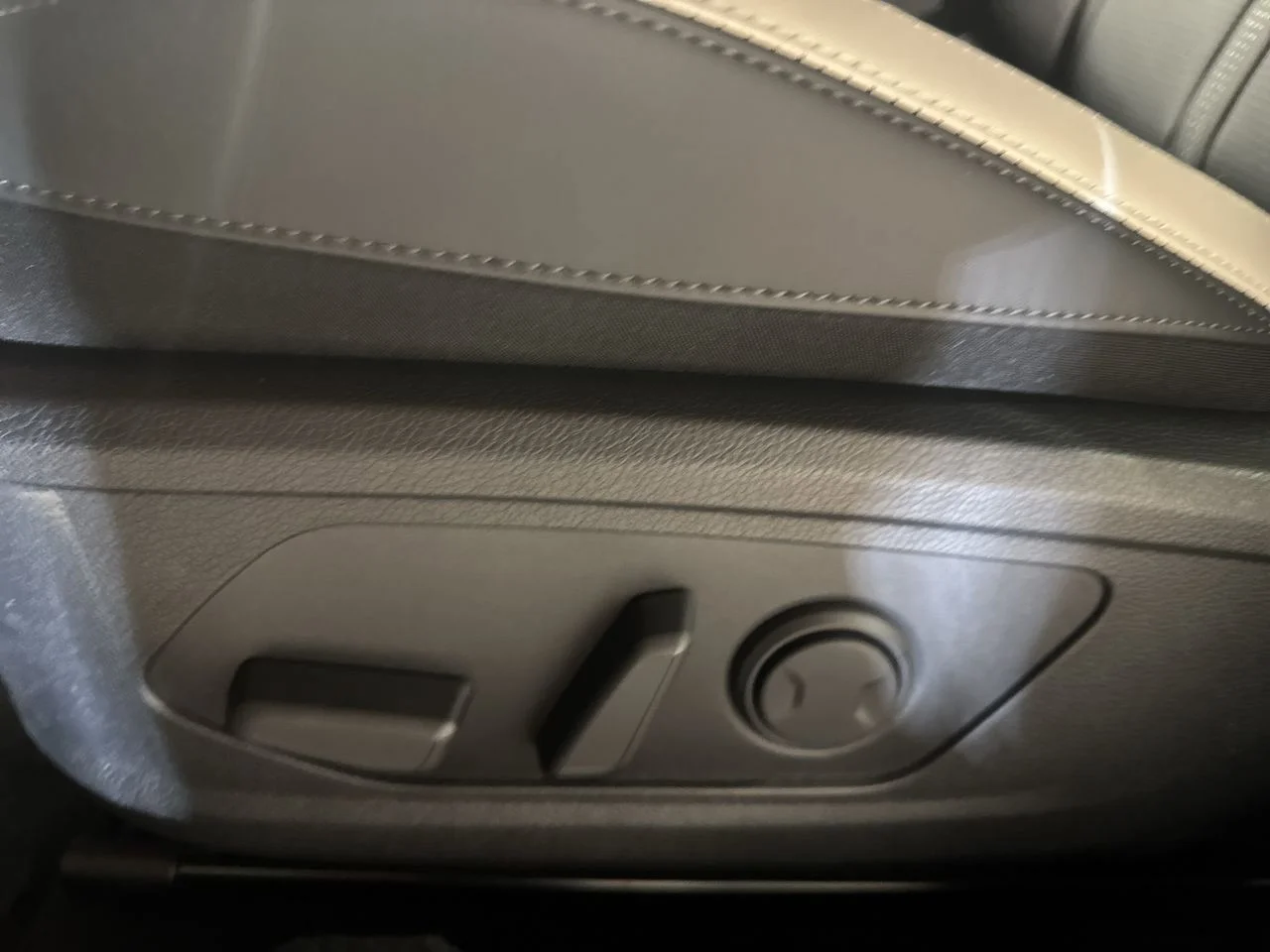 New 2026 Snow White Pearl Kia GT-Line image 5