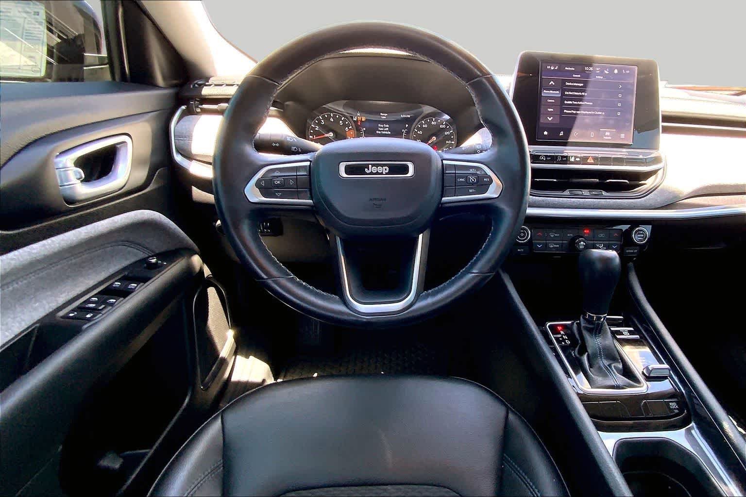 Used 2022 Diamond Black Crystal Pearlcoat Jeep Latitude image 6