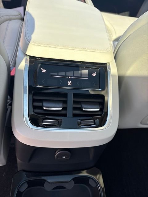 Used 2024 White Volvo Ultimate image 27