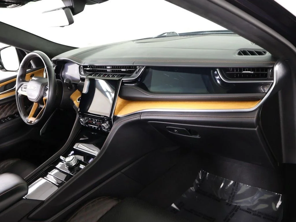 Used 2023 Black Jeep Summit Reserve image 37