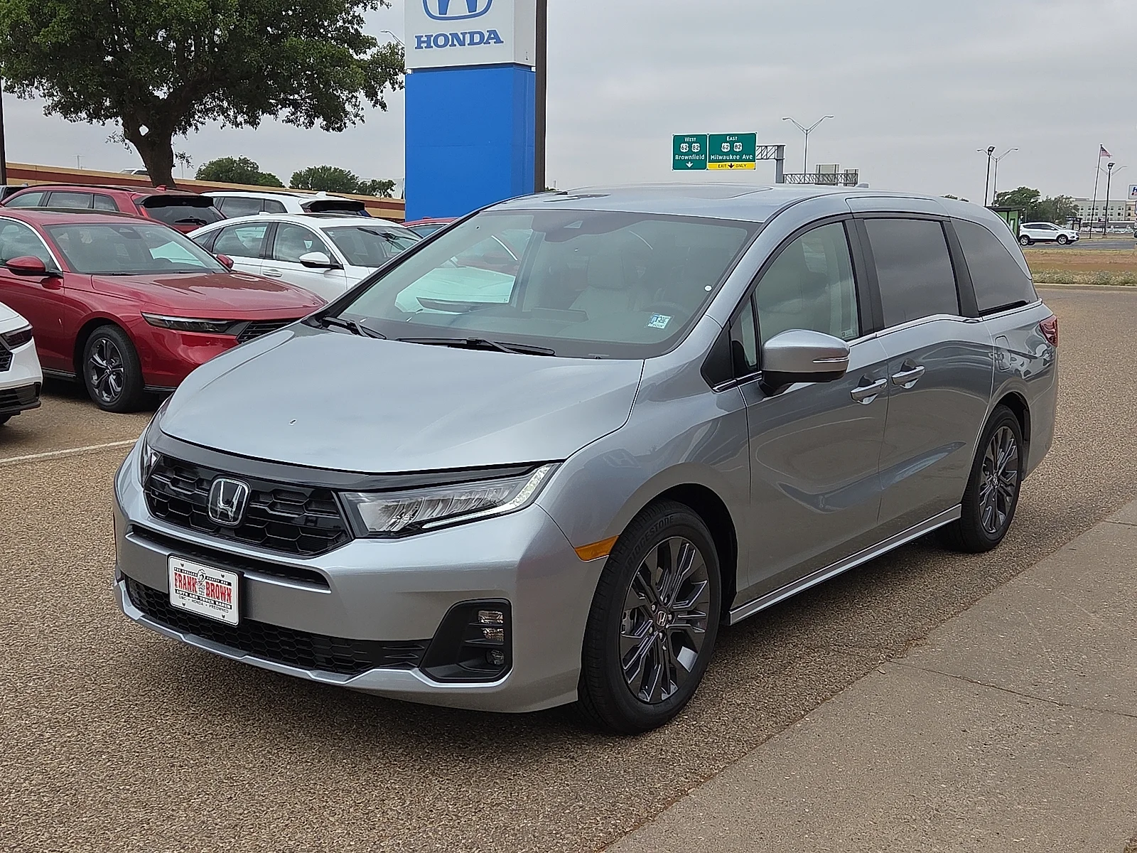 2026 Honda Odyssey Touring's photo