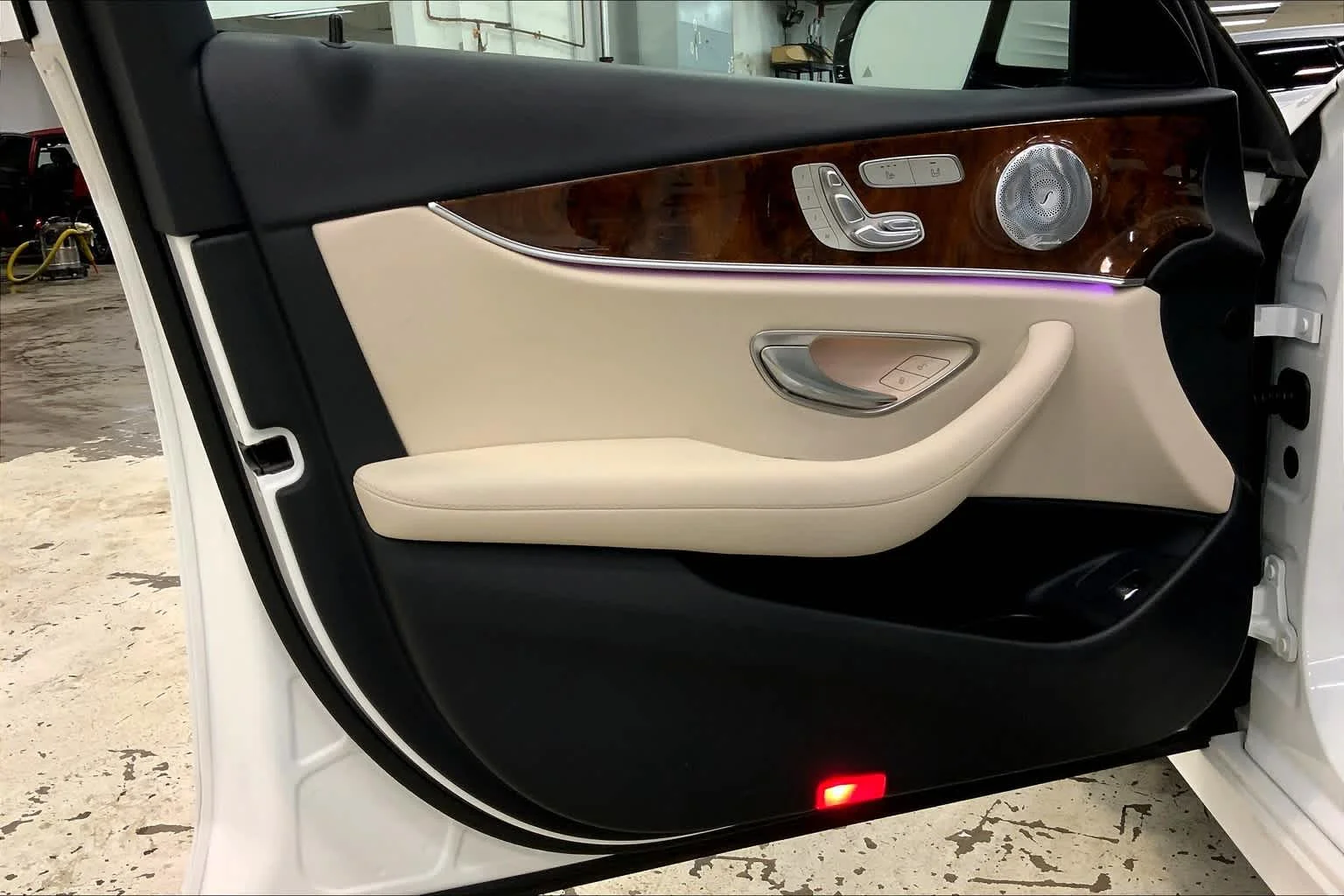 Used 2018 Polar White Mercedes-Benz E 300 image 21