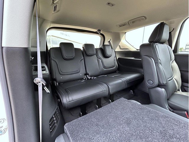 New 2026 RADIANT WHITE INFINITI Pure 4WD image 19