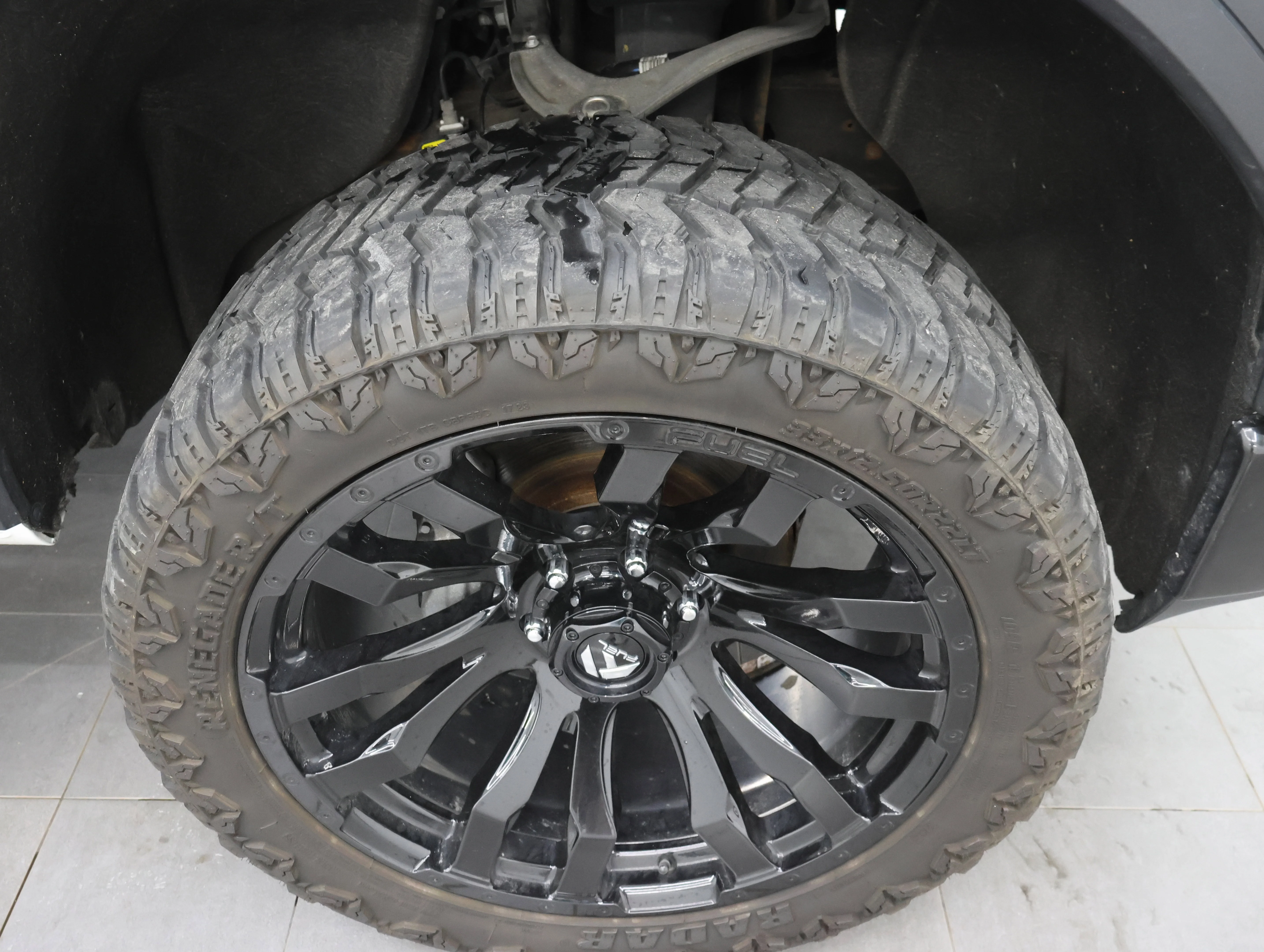 Used 2022 Summit White GMC AT4 image 3