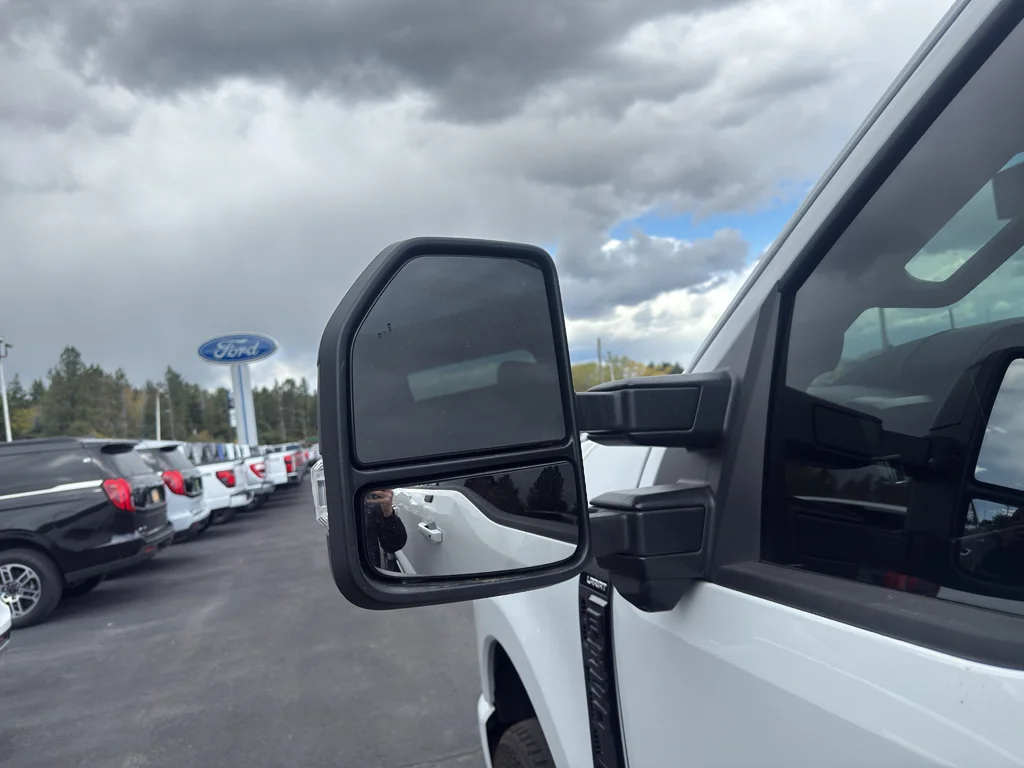 Certified Used 2025 Oxford White Ford LARIAT image 10