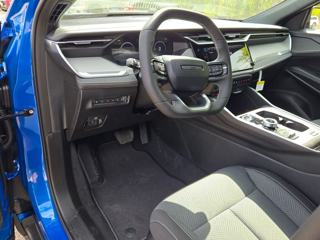 New 2026 Hydro Blue Pearl-Coat Exterior Paint Jeep Laredo image 19