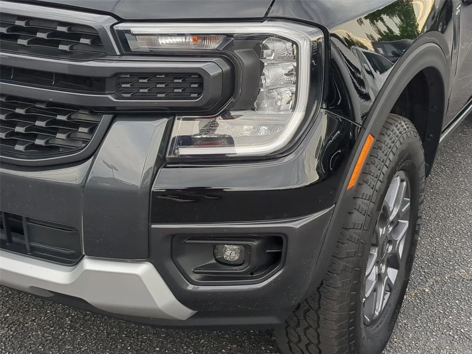 Used 2025 Shadow Black Ford XLT image 9