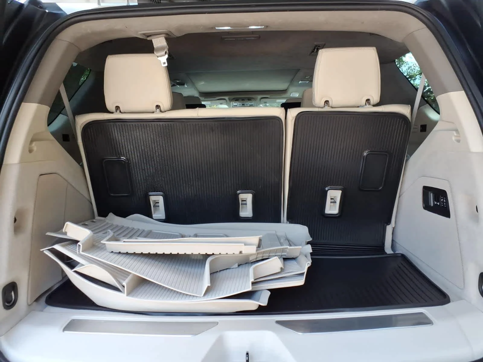 Certified Used 2024 Crystal White Tricoat Cadillac Sport Platinum image 8