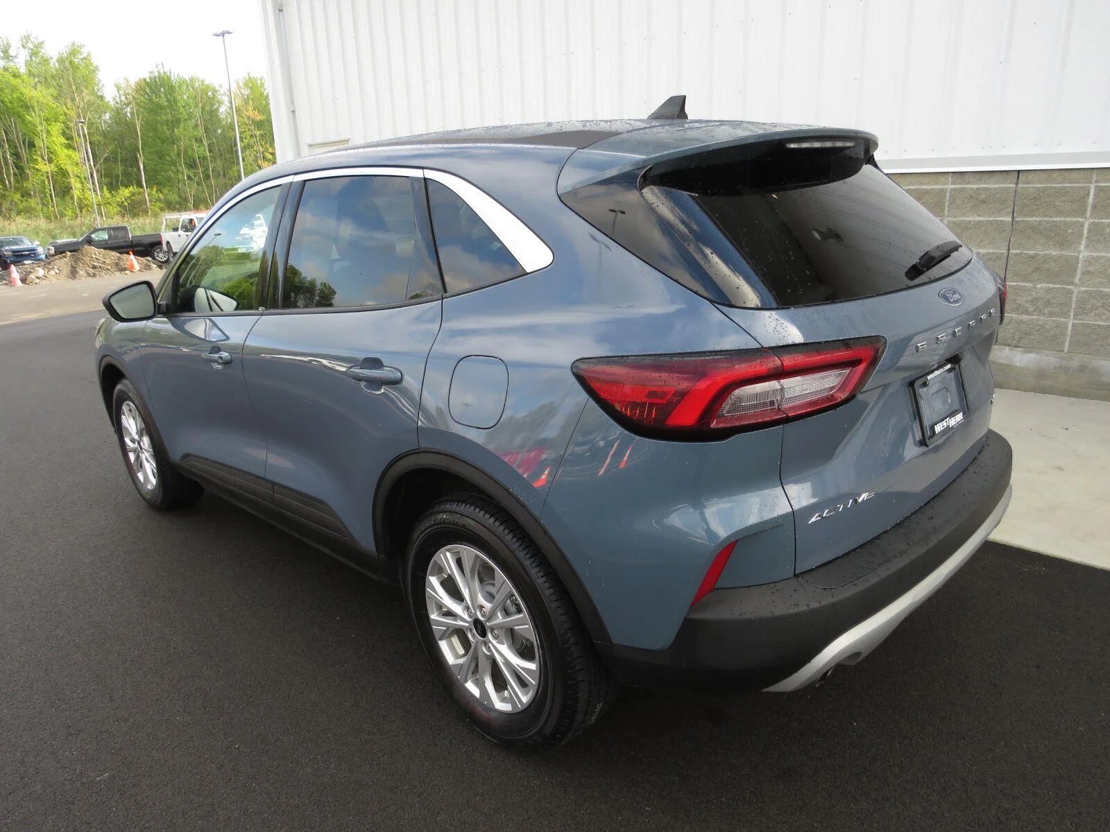 Used 2023 Vapor Blue Metall Ford Active image 15