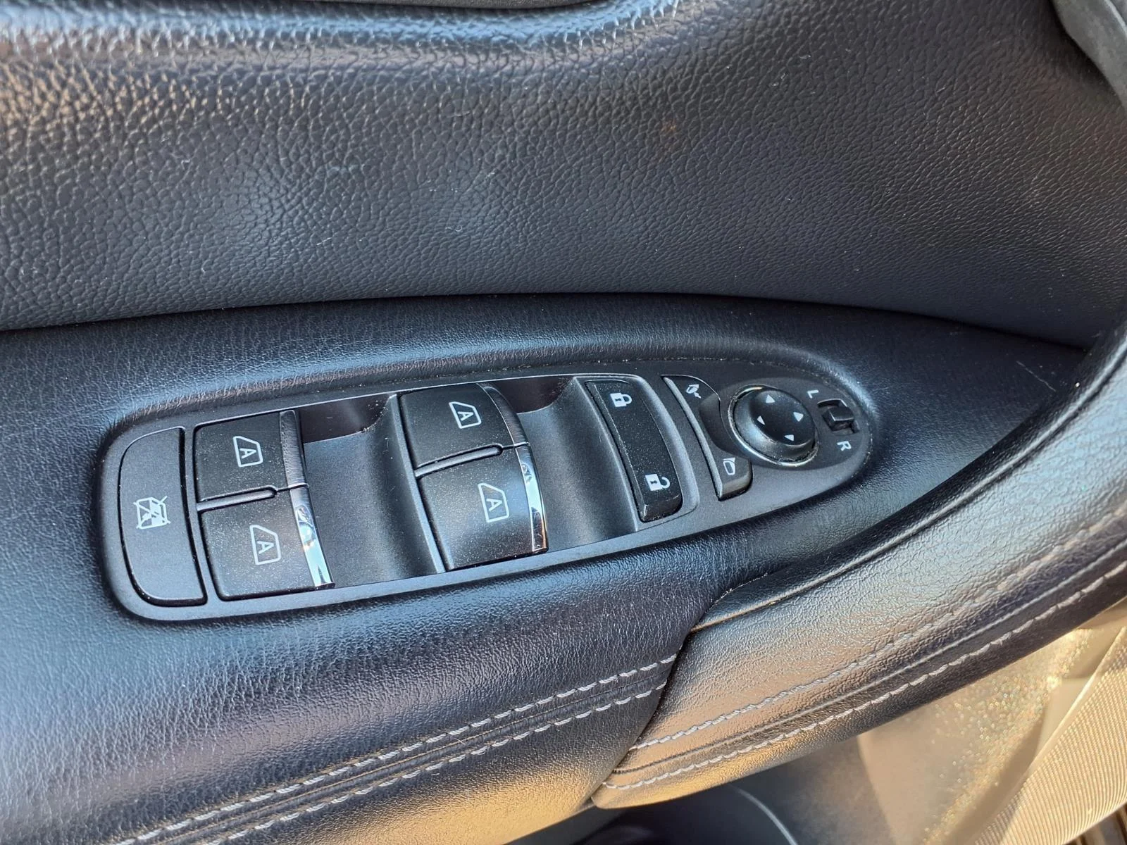 Used 2019 Super Black Nissan SV image 10