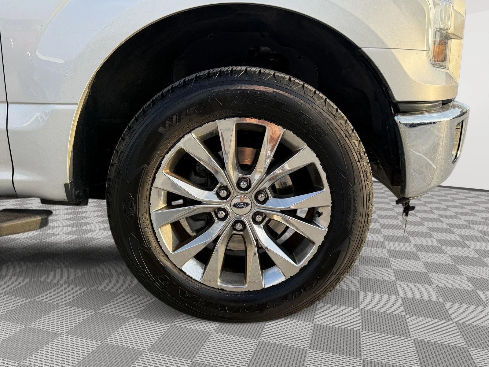 Used 2016 Ingot Silver Metallic Ford XLT image 9