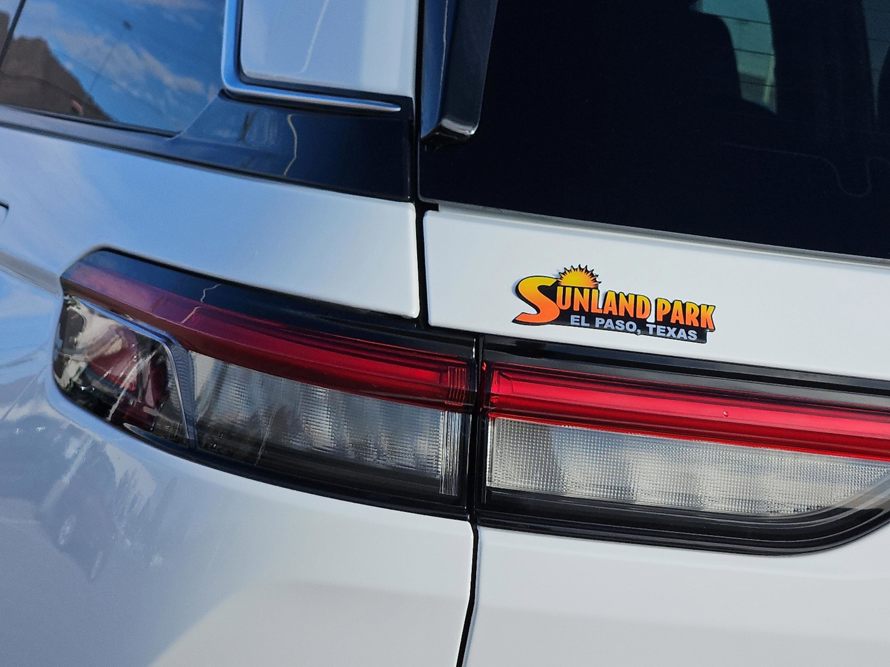 New 2025 Bright White Clear-Coat Exterior Paint Jeep Laredo image 11